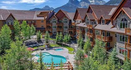 Three Bears Hydeaway at Stoneridge