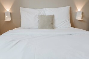 1 bedroom, desk, Internet, bed sheets