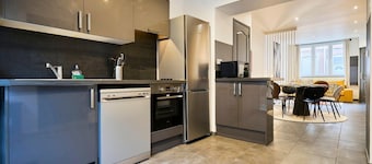 3 bedroom house with courtyard, near metro