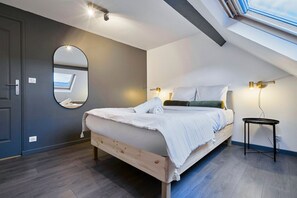 3 bedrooms, iron/ironing board, Internet, bed sheets