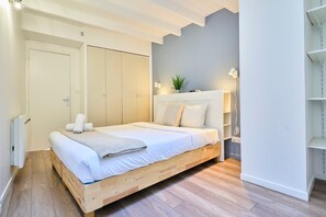 1 bedroom, desk, iron/ironing board, Internet