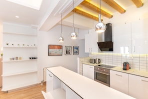 Private kitchen - Modern Apartment-short walk to Acropolis (Athens)
