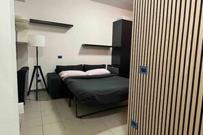 1 bedroom, WiFi, bed sheets - Your house (Milano)