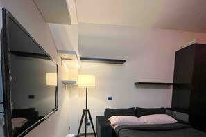 1 bedroom, WiFi, bed sheets - Your house (Milano)