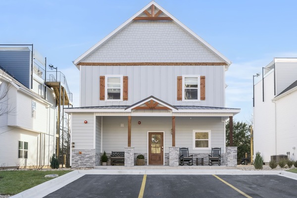 Lodge Exterior with Easy Parking and Easy Entry!