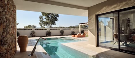 Outdoor pool, a heated pool