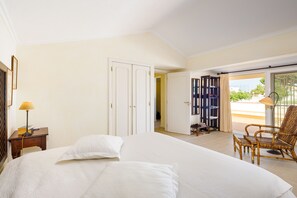 3 bedrooms, iron/ironing board, WiFi