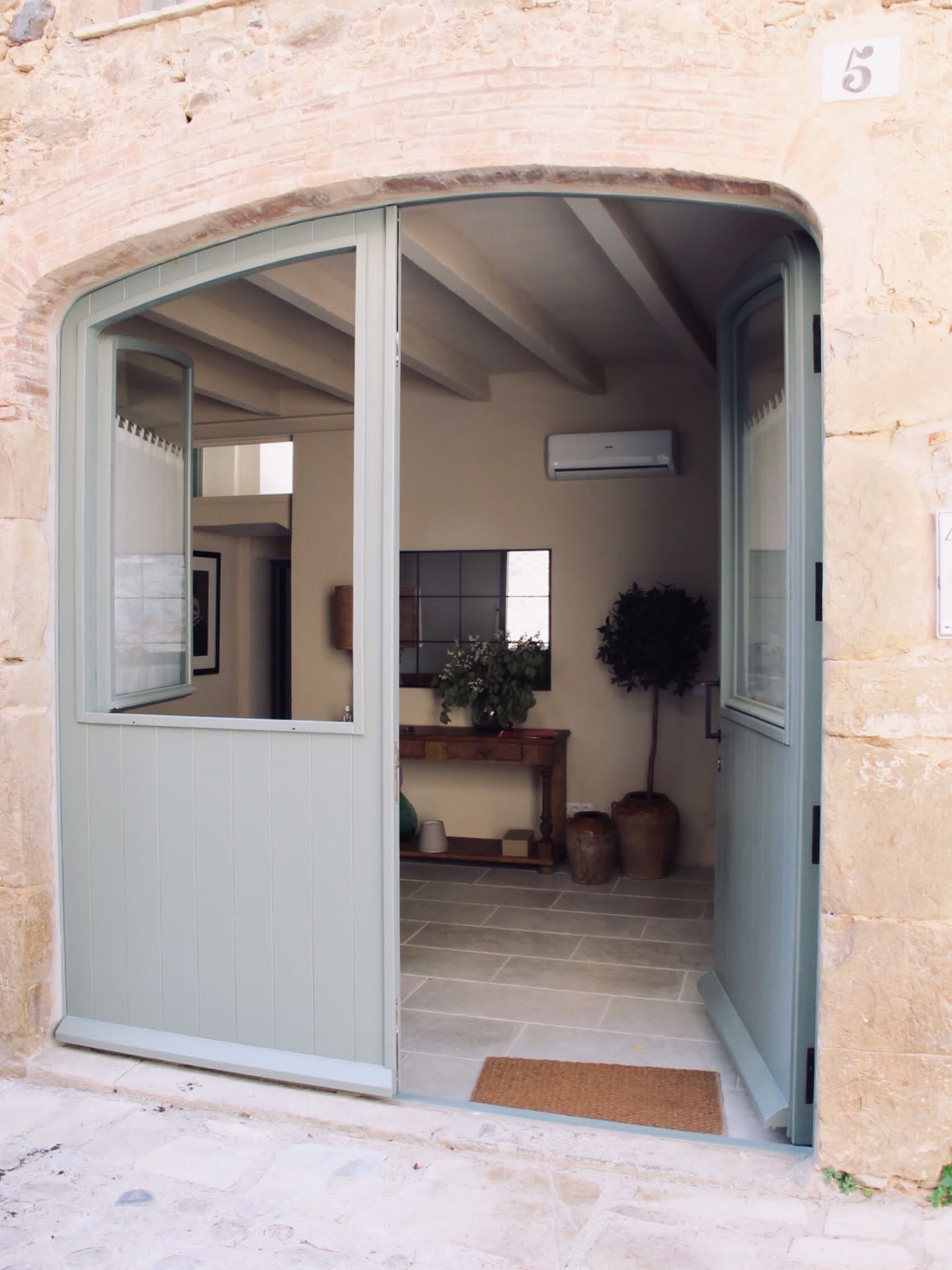 Mặt tiền nơi lưu trú