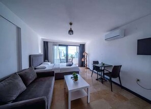 Deluxe-studio | Työpöytä, pimennysverhot, ilmainen Wi-Fi, vuodevaatteet