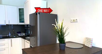 Garage 1 Zimmer Apartment mit kostenlosem Parkplatz, zentral