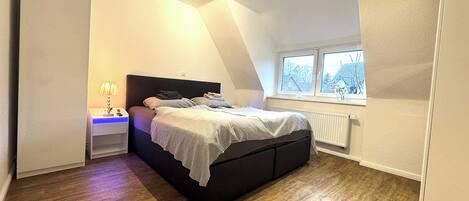 1 多间卧室、免费 WiFi、床单