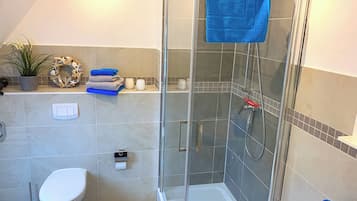 Dusche, Haartrockner, Handtücher