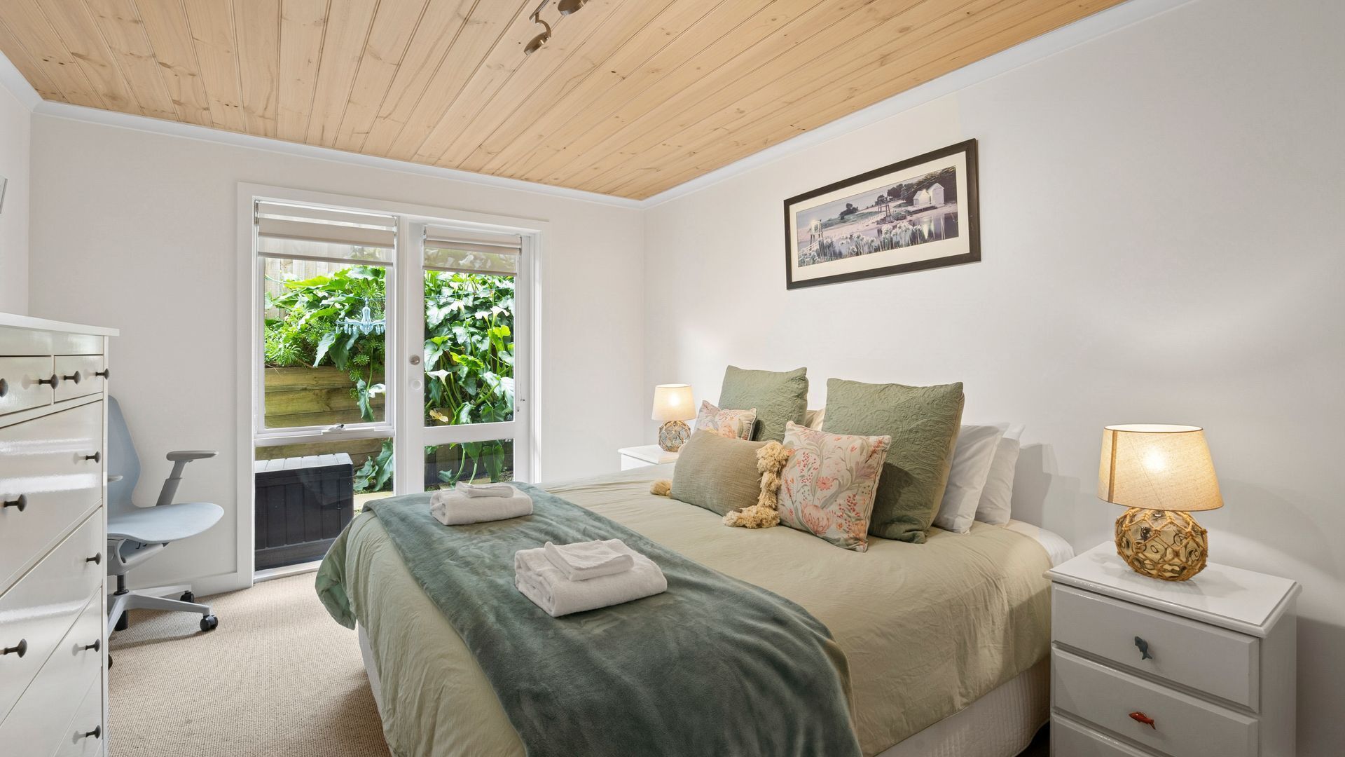 3 bedrooms, iron/ironing board, Internet, bed sheets