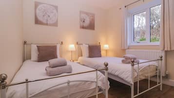 Cottage | 2 bedrooms, individually decorated, individually furnished, free WiFi