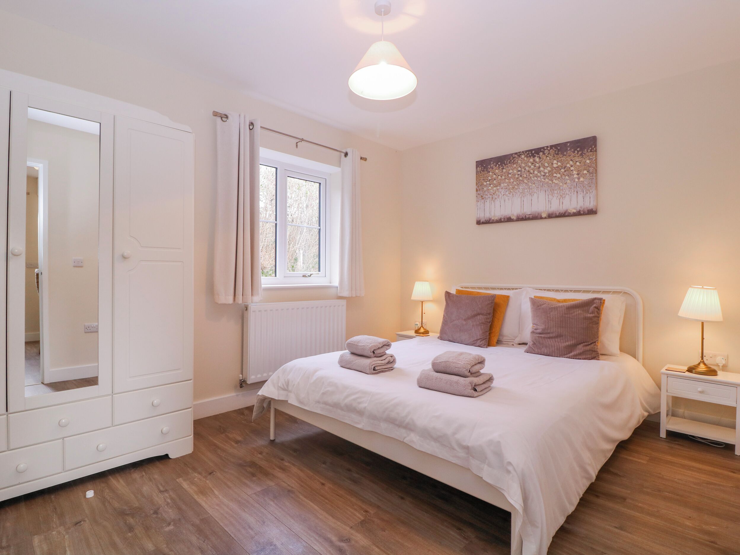 Cottage | 2 bedrooms, individually decorated, individually furnished, free WiFi