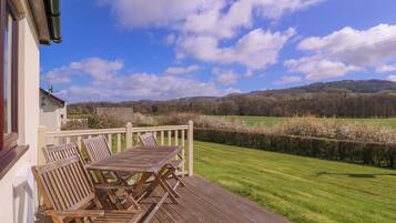 Cottage | Outdoor dining