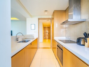 Apartamento luxo | Cozinha privada | Chaleira elétrica, torradeira