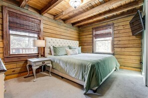 4 bedrooms, desk, iron/ironing board, travel cot