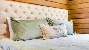 4 Schlafzimmer, Schreibtisch, Bügeleisen/Bügelbrett, Reisekinderbett