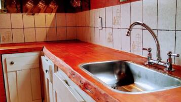 Classic Chalet | Private kitchen | Fridge, oven, toaster, cookware/dishes/utensils