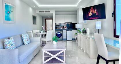 Spectacular Bay View 1BR Apt, Full AC, Pool, Terrace, Gym...