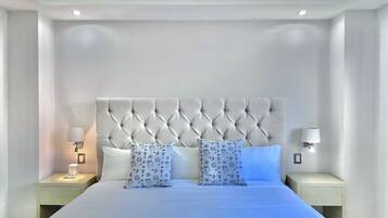 1 bedroom, desk, WiFi, bed sheets