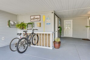 Interior - Fort Walton Beach Studio: Shared Pool & Beach Bar! (Fort Walton Beach)