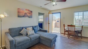 Unclassified image, 5 of 24, button - Sunlit Albuquerque Retreat: 3 Mi to Old Town! (Albuquerque)
