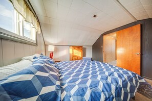 House (4 Bedrooms) | Interior - Ashtabula Home Rental - 2 Mi to Lake Erie, Beaches (Ashtabula)