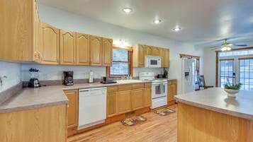 House (3 Bedrooms) | Interior