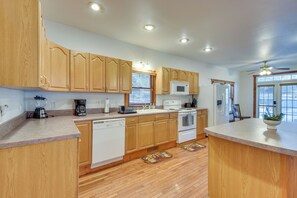 House (3 Bedrooms) | Interior