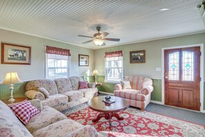 Interior - Pet-friendly Utah Abode w/ Patio, Fire Pit & Yard! (Rush Valley)