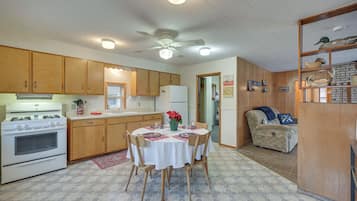 House (2 Bedrooms) | Interior
