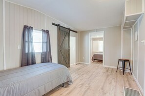 House (2 Bedrooms) | Interior - Sun-soaked Okeechobee Retreat w/ Canal Views! (Okeechobee)