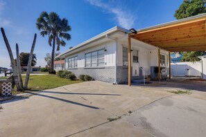 Interior - Sun-soaked Okeechobee Retreat w/ Canal Views! (Okeechobee)