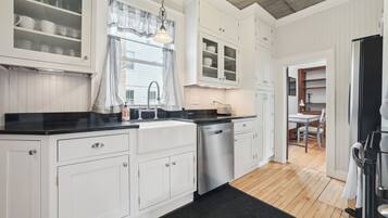 Microwave, oven, stovetop, dishwasher