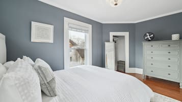 4 bedrooms, iron/ironing board, bed sheets