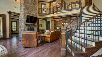 ุงูู
ูุดุฃุฉ ู
ู ุงูุฏุงุฎู