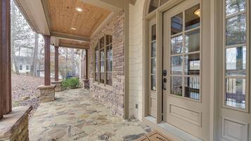 ุชูุงุตูู ุงูููุฏู ู
ู ุงูุฎุงุฑุฌ