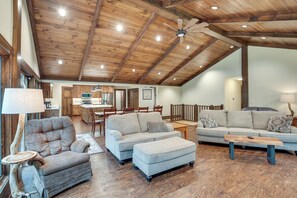 House (4 Bedrooms) | Interior
