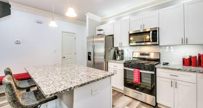 Atlanta Home w/ Patio, 8 Mi to Downtown + Aquarium