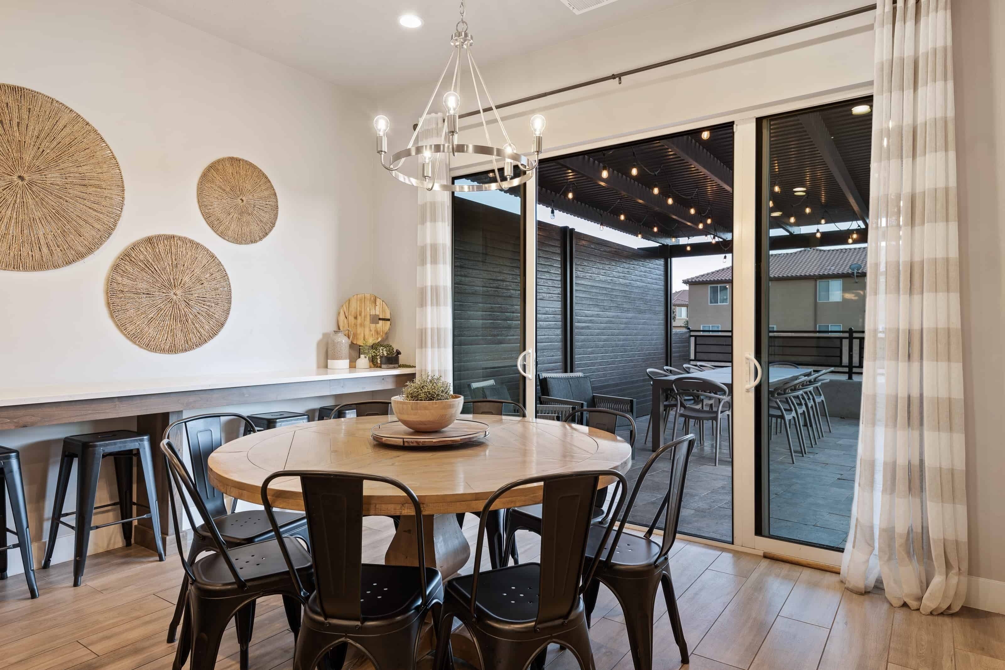 ทาวน์โฮม, 5 ห้องนอน | ร้านอาหาร