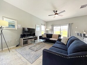 Maison, 5 chambres | Coin séjour