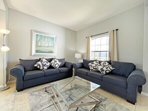 Maison, 5 chambres | Coin séjour