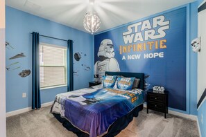 5 bedrooms, iron/ironing board, WiFi, bed sheets - Brand New Luxury 5 Bedroom Townhome in Storey Lake Resort (Kissimmee)