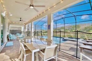 A heated pool - 9 Bedroom waterfront pool home in Storey Lake Resort (Kissimmee)