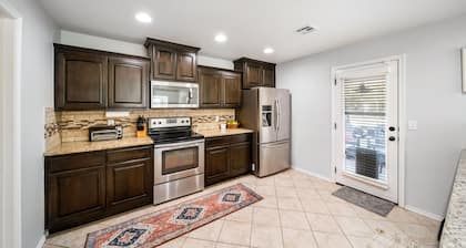 4bdrm (6 beds) 3 ba home 1 block from Tulsa University