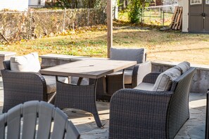 Outdoor dining - 4bdrm (6 beds) 3 ba home 1 block from Tulsa University (Tulsa)