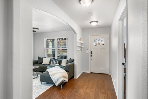 4bdrm (6 beds) 3 ba home 1 block from Tulsa University