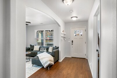 4bdrm (6 beds) 3 ba home 1 block from Tulsa University